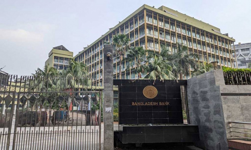 ব্যাংকার্স সিলেকশন কমিটি সচিবালয় (বিএসসিএস) আয়োজিত সিনিয়র অফিসার পদের লিখিত পরীক্ষা অনিবার্য কারণবশত স্থগিত করা হয়েছে। আজ শুক্রবার (১৯ ডিসেম্বর) সমন্বিত ব্যাংক নিয়োগ পরীক্ষাটি অনুষ্ঠিত হওয়ার কথা থাকলেও স্থগিতের বিষয়টি নিশ্চিত করেছে বাংলাদেশ ব্যাংক। কেন্দ্রীয় ব্যাংক এক বিজ্ঞপ্তিতে জানিয়েছে, সিনিয়র অফিসার পদের (Job ID-10220) লিখিত পরীক্ষা আজ অনুষ্ঠিত হওয়ার কথা থাকলেও অনিবার্য কারণে তা স্থগিত করা হলো। ফলে নির্ধারিত সময়ে পরীক্ষাটি আর নেয়া হচ্ছে না। বিজ্ঞপ্তিতে আরও বলা হয়, স্থগিত হওয়া পরীক্ষার নতুন তারিখ পরবর্তীতে যথাসময়ে জানিয়ে দেয়া হবে।