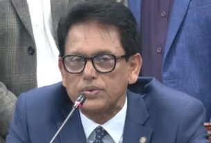 ‘দুই উপায়ে স্কুলের ক্লাস চলমান রাখা নিয়ে আলোচনা চলছে’