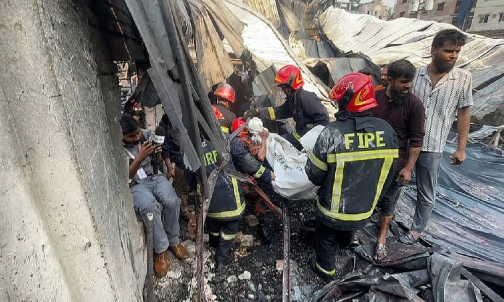 কেরানীগঞ্জে গ্যাসলাইট কারখানায় আগুন, ৫ মরদেহ উদ্ধার